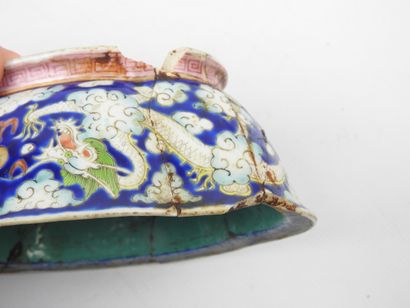 CHINE : coupe ovale en porcelaine à décor...