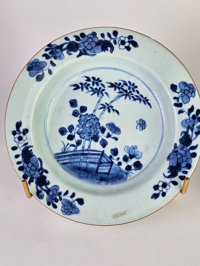 CHINE, XVIIIe.
Série de deux assiettes creuses...