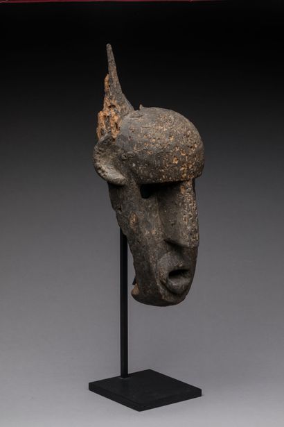 BAMANA, Mali.
Wood inlaid with a deep patina...