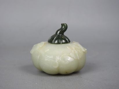 CHINA - 18th/19th century
Small celadon jade...