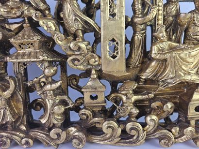 CHINE, XXe.
Panneau en bois richement sculpté...