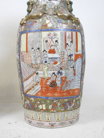 CHINA, Canton: Pair of large baluster-shaped...