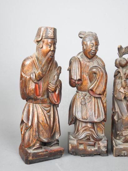 CHINE ou VIETNAM: Neuf statuettes en bois...