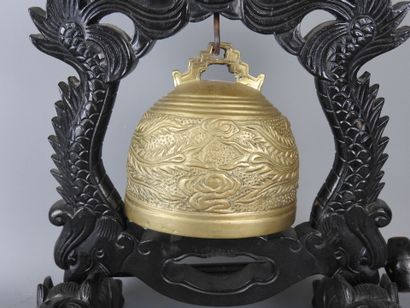 CHINE : Gong en bois découpé et sculpté à...