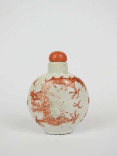 CHINA - Circa 1900
Porcelain baluster-shaped...