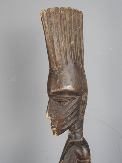 YOROUBA, Nigeria : Statue au visage orné...