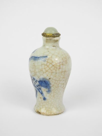 CHINA - Circa 1900
Blue-white porcelain snuff...