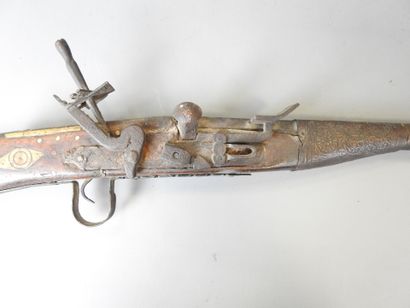 Fusil MOUKHALA incrusté de plaques d'os....