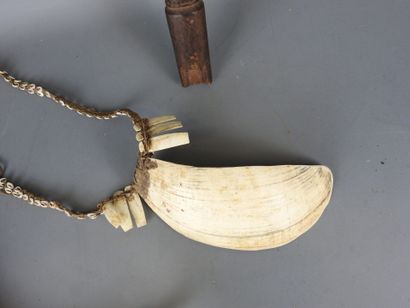 PAPUA, New Guinea : - Three objects comprising...