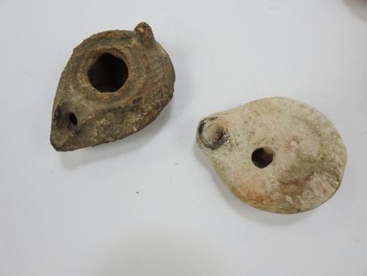 Quatre lampes byzantines/islamiques en céramique....