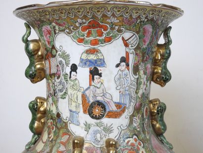 CHINA, Canton: Pair of large baluster-shaped...