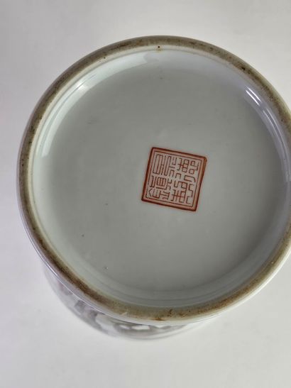 CHINE, XXe.
Vase balustre en porcelaine et...
