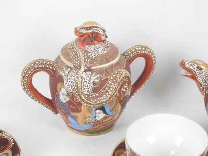 SATSUMA : Service à thé en porcelaine comprenant...