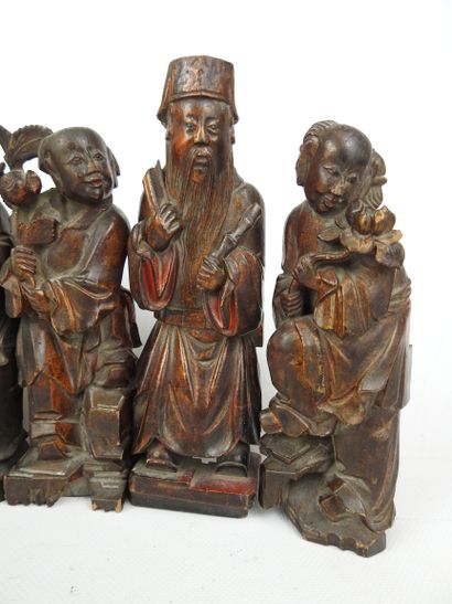 CHINE ou VIETNAM: Neuf statuettes en bois...