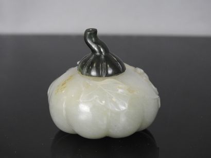CHINA - 18th/19th century
Small celadon jade...