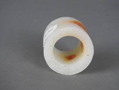 DISQUE BI en jade veiné rouille. Haut : ...