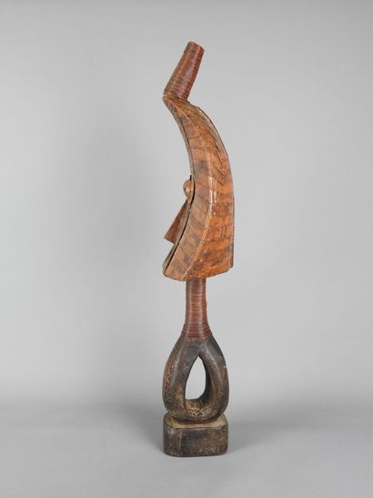 Mahongwe, GABON .
Reliquary figure in carved...