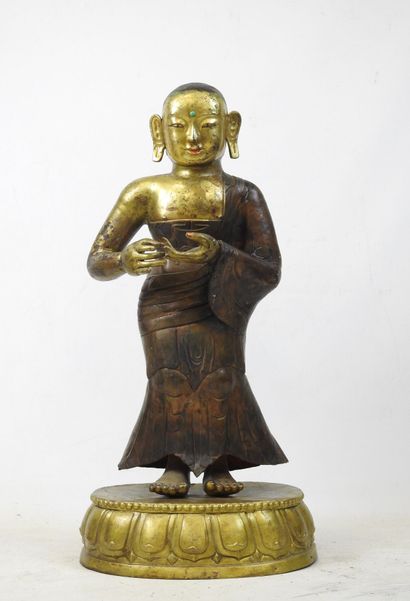 DISCIPLE de BOUDDHA en cuivre repoussé doré,...