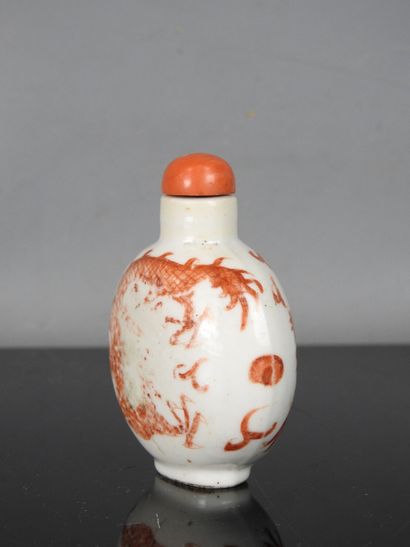 CHINA - Circa 1900
Porcelain baluster-shaped...