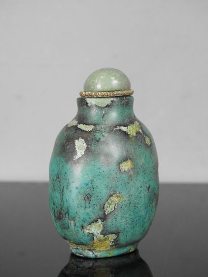 CHINA - 19th century
Carved turquoise snuff...