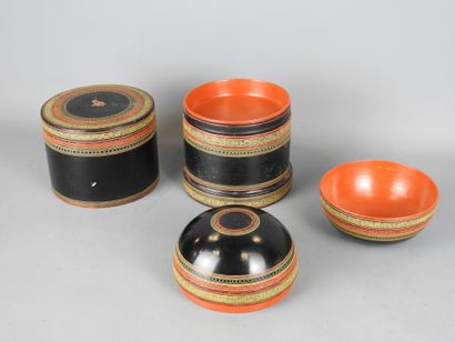 BIRMANIA: Two lacquered bamboo boxes decorated...