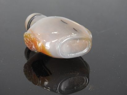 CHINE - XXe siècle
Flacon tabatière en agate...