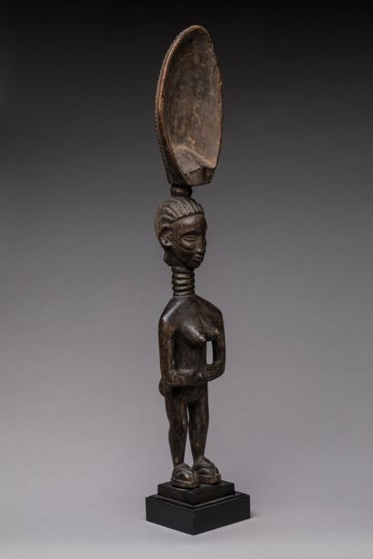 DAN, Ivory Coast.
Hardwood, dark brown patina.
Standing...