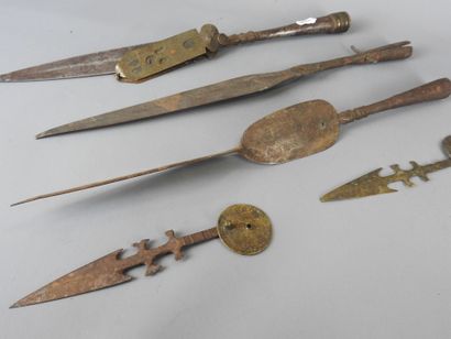 THREE arrowheads and two harpoon heads in...