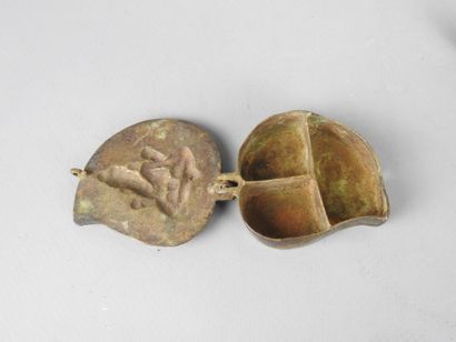 TIBET: DZI resin amulet. L: 7 cm. 
A small...