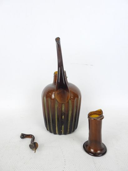 Ottoman amber glass VERSEUSE. H. 17 cm. Broken...