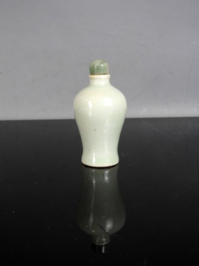 CHINA - 19th century
Meiping-shaped snuff...