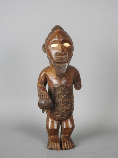 BEMBE, DRC
Wood, brown patina
Statue representing...