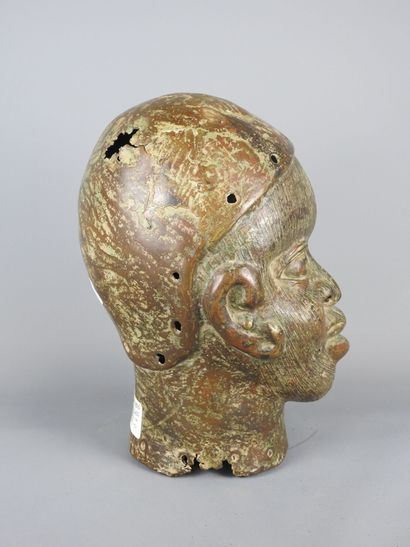 NIGERIA 
Tête de reine IFE au visage recouvert...