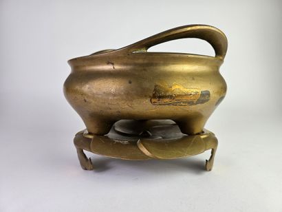 VIETNAM, fin XIXe.
Brûle parfum tripode en...