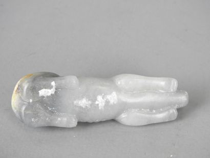 Chien en jade sculpté. Long : 7cm.