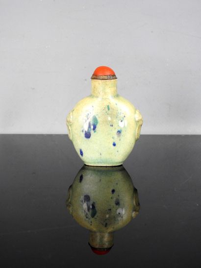 CHINA - Circa 1900
Flat-shaped snuff bottle...