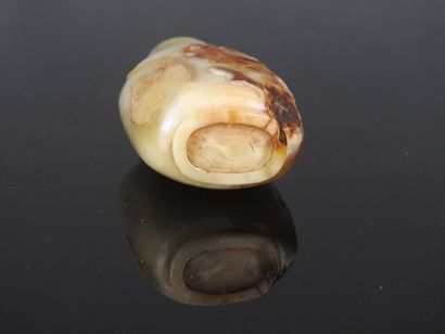 CHINE - XIXe siècle
Flacon tabatière en jade...
