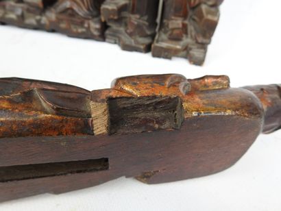CHINE ou VIETNAM: Neuf statuettes en bois...