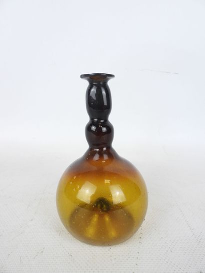 BALSAMAIRE in amber glass. H. 12 cm . Firing...