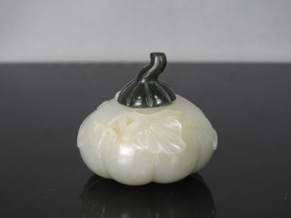 CHINA - 18th/19th century
Small celadon jade...
