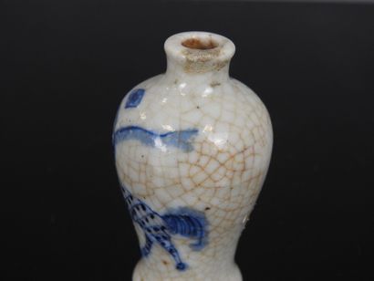 CHINA - Circa 1900
Blue-white porcelain snuff...