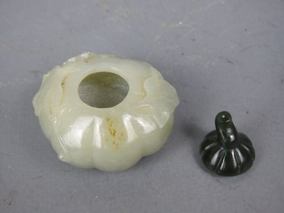 CHINA - 18th/19th century
Small celadon jade...