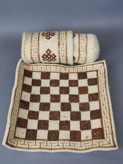 MONGOLIE : Trois jeux d'échec anciens avec...