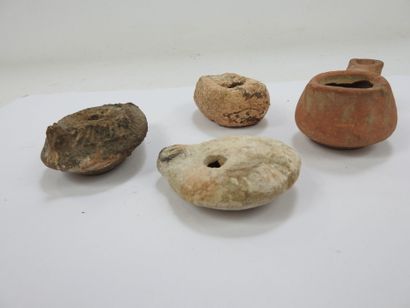 Quatre lampes byzantines/islamiques en céramique....