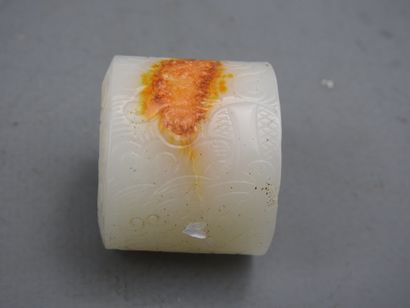 DISQUE BI en jade veiné rouille. Haut : ...