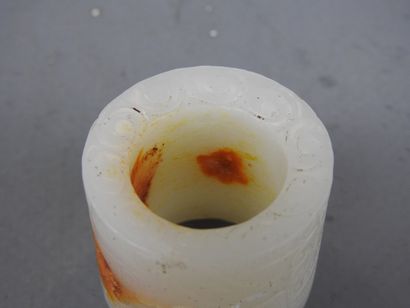 DISQUE BI en jade veiné rouille. Haut : ...
