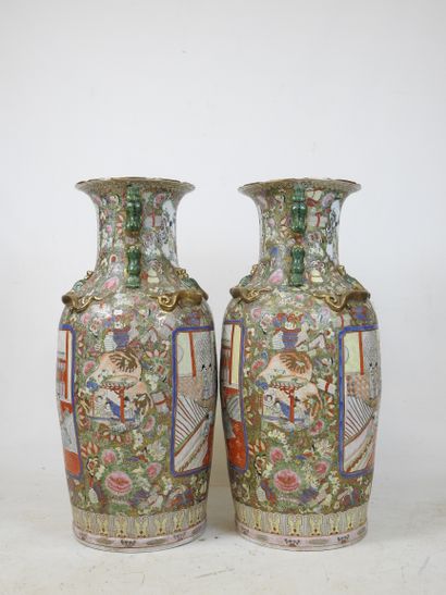 CHINA, Canton: Pair of large baluster-shaped...