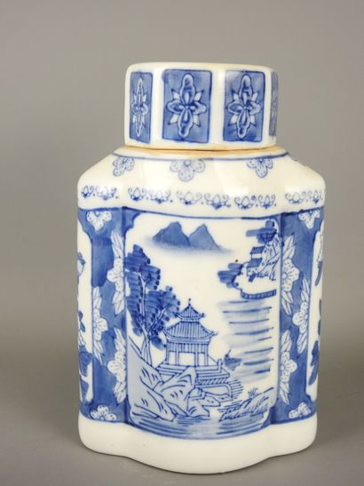 CHINE : Pot à gingembre de forme quadrilobée...