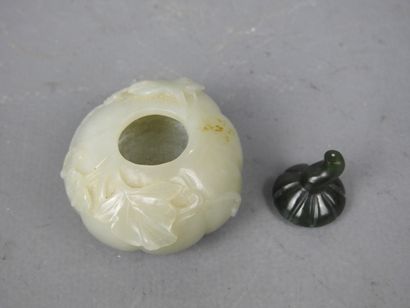 CHINA - 18th/19th century
Small celadon jade...