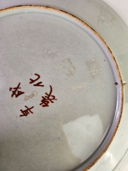 JAPON, fin XIXe, début XXe.
Plat en porcelaine...